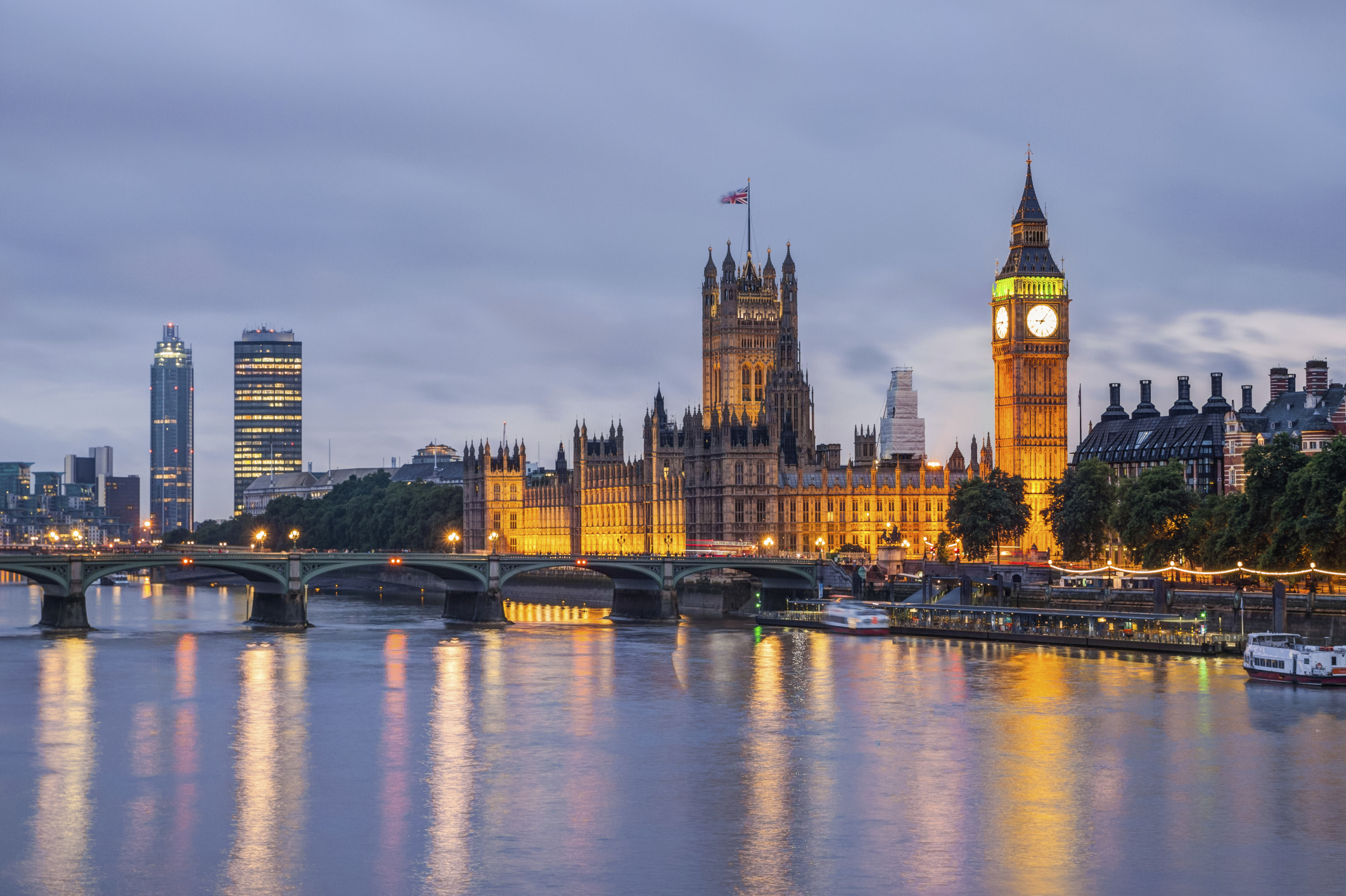 amundi alternative investments london office