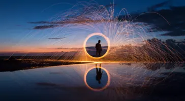 speed light movement in circular motion