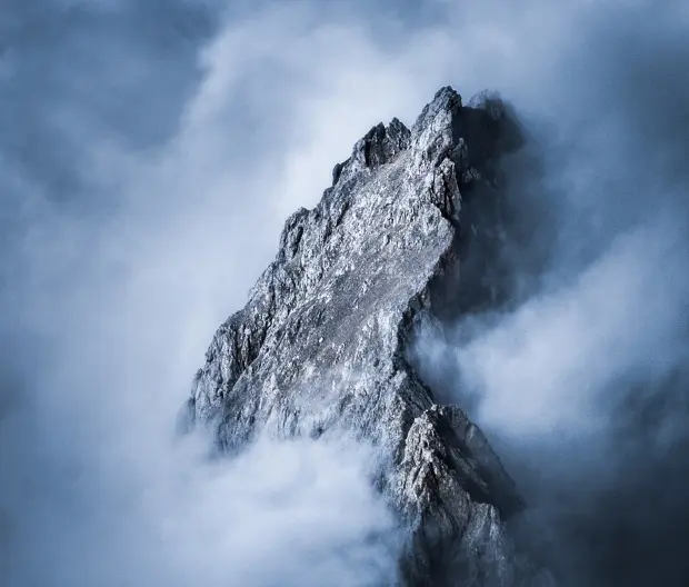 Felsen im Nebel