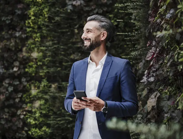 Man mit einem Telefon