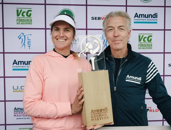 Amundi German Masters 2026, Christian Pellis, CEO Amundi Deutschland, und Siegerin Leonie Harm