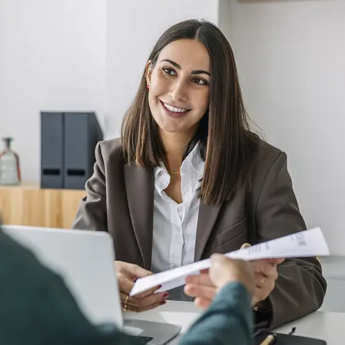 Rendez-vous avec un chargé d'affaires Amundi Epargne Salariale et Retraite.