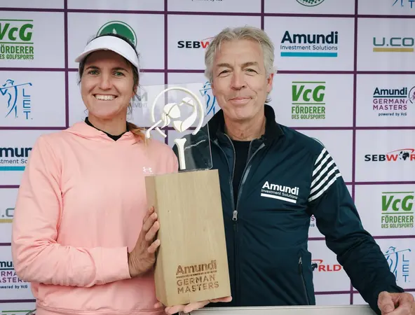Amundi German Masters 2026, Christian Pellis, CEO Amundi Deutschland, und Siegerin Leonie Harm