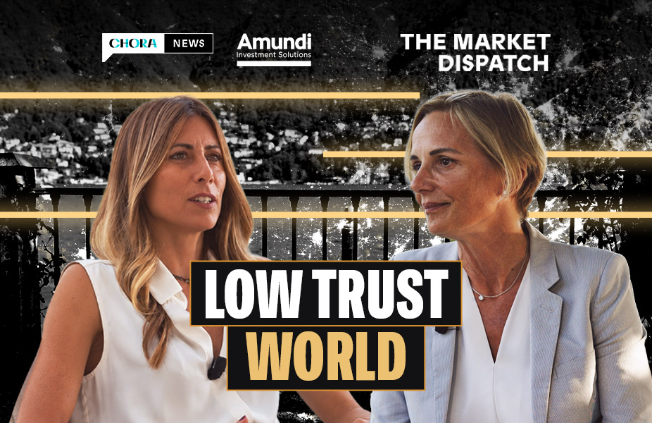 banner vodcast the market dispatch con logo amundi e chora news e titolo episodio "Low trust world"