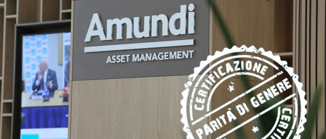 parete sede Amundi con logo e certificazione parità di genere