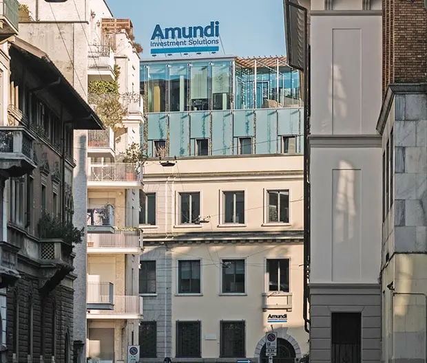 foto del building di amundi milano ripreso da via goito