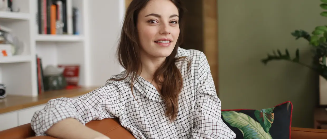 woman 20s smiling