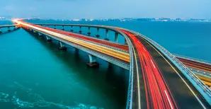 magazine 2026 - immagine di un ponte con luci delle auto 