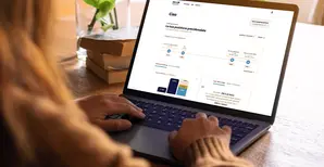 header pagina pensonext- mockup di un pc con la pagina della piattaforma