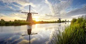 Weltfondstag im April - Windmühlen in den Niederlanden