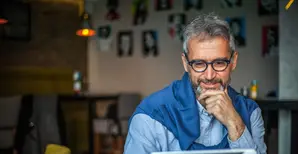 AmA Altersvorsorge Pension -  Mann mitte 50 Bestager