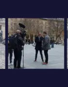 3 personnes sont interviewées dans la rue