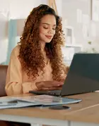 meet Hannah, a 25 year old Marketing specialist on her retirement journey