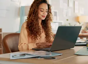 meet Hannah, a 25 year old Marketing specialist on her retirement journey