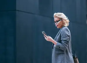 une femme dans les 50