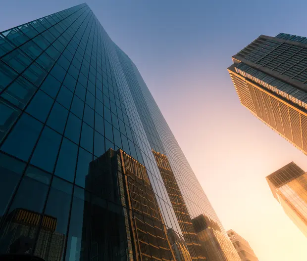 low_angle_view_of_skyscrapers_in_tokyo_downtown