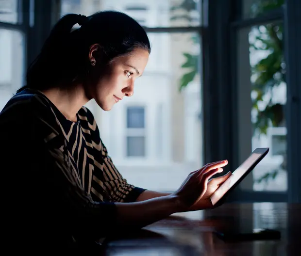 Frau mit Tablet