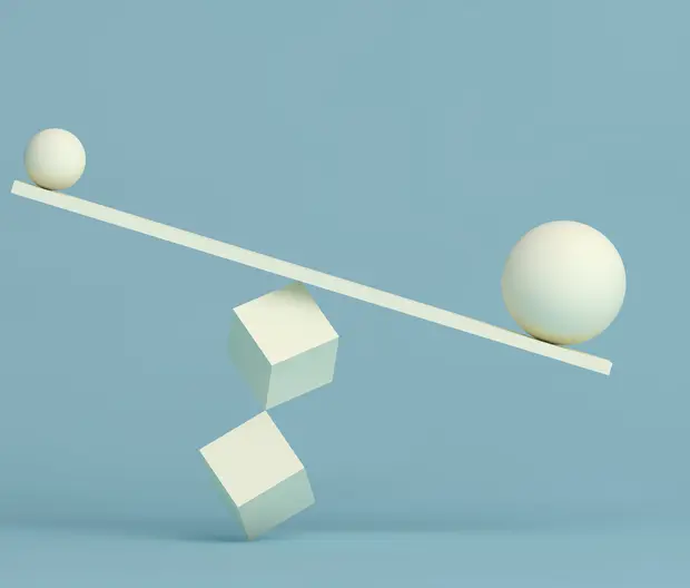 Des boules en équilibre sur une planche