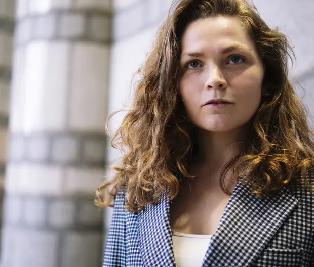 Altersvorsorge - Portrait junge Frau Mitte 30