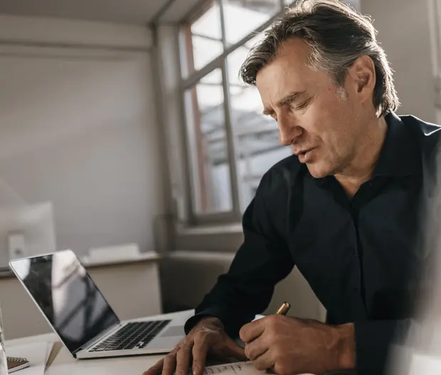 Private Altersvorsorge: Mann mitte 50