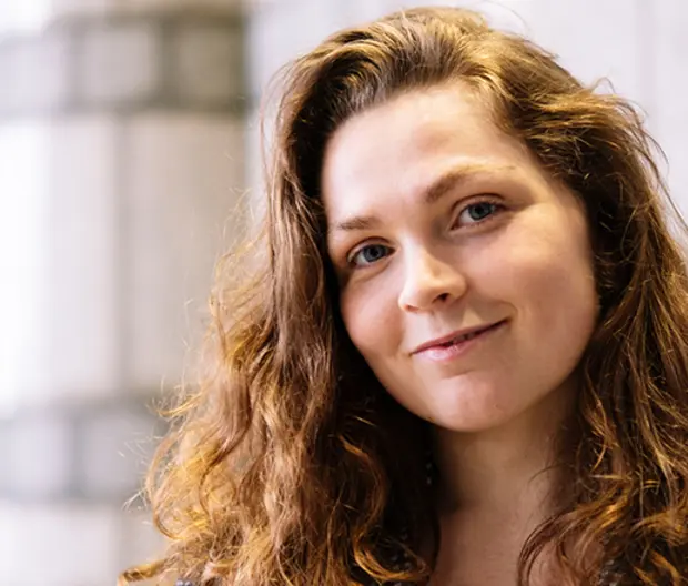 Altersvorsorge - Portrait junge Frau Mitte 30