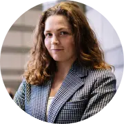 Altersvorsorge - Portrait junge Frau Mitte 30