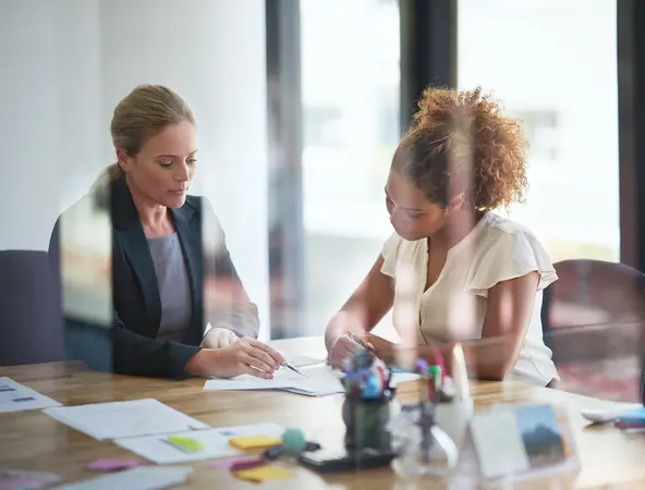 client and financial advisor in meeting