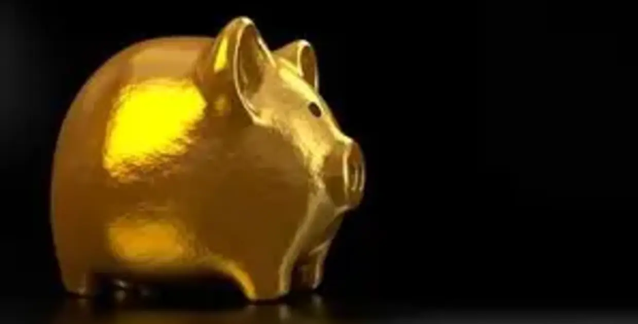 Golden piggy bank on a dark background, symbolizing savings and investment management.