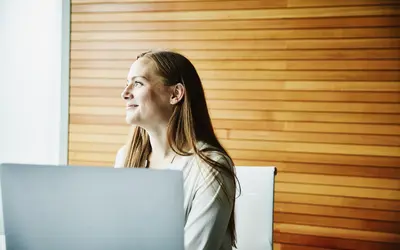 Asset manager working at a desk in Amundi offices, focused on financial analysis.