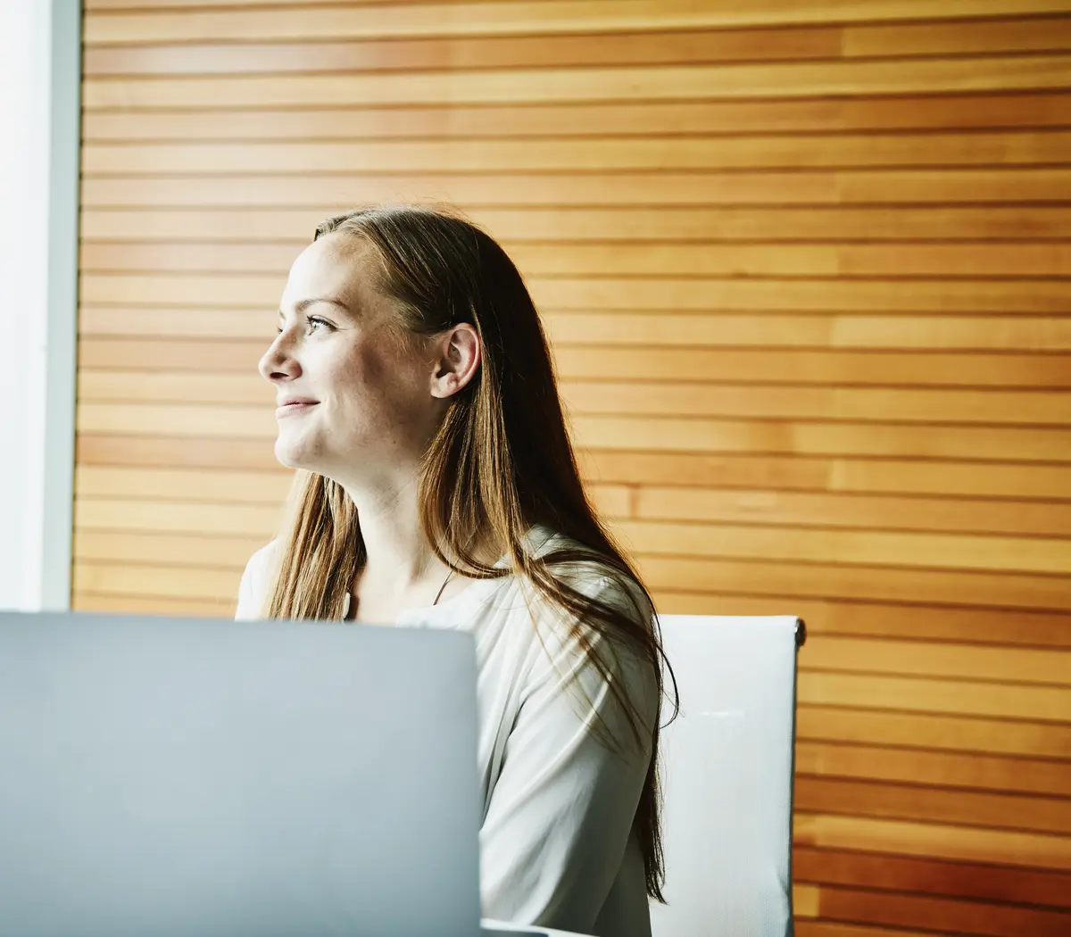 Asset manager working at a desk in Amundi offices, focused on financial analysis.