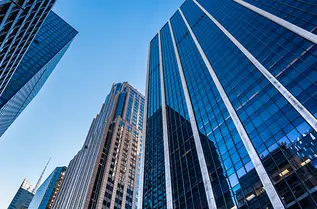 Default shockwaves: short‑term pass, medium‑term wake‑up call